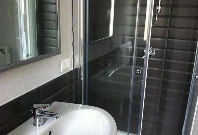 标准间, Skipper White Guest House