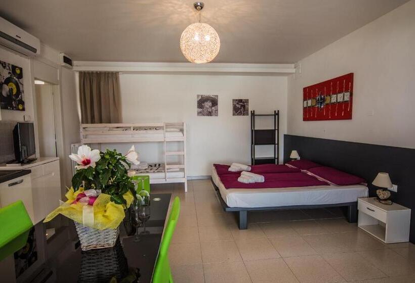 プールビューファミリールーム, Relais Villa Olivi