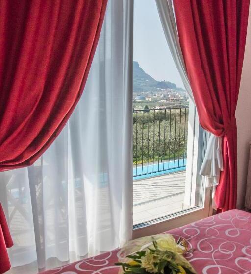 バルコニー付きスーペリアルーム, Relais Villa Olivi