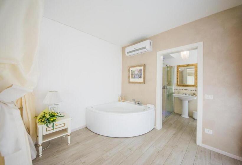 バルコニー付きデラックスルーム, Relais Villa Olivi