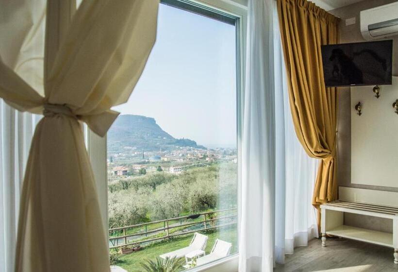 バルコニー付きデラックスルーム, Relais Villa Olivi