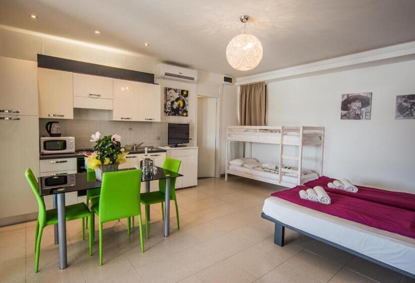 プールビューファミリールーム, Relais Villa Olivi