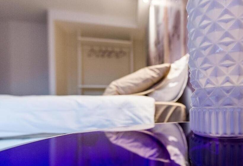 غرفة قياسية ثلاثية, Alla Scoperta Delle Marche