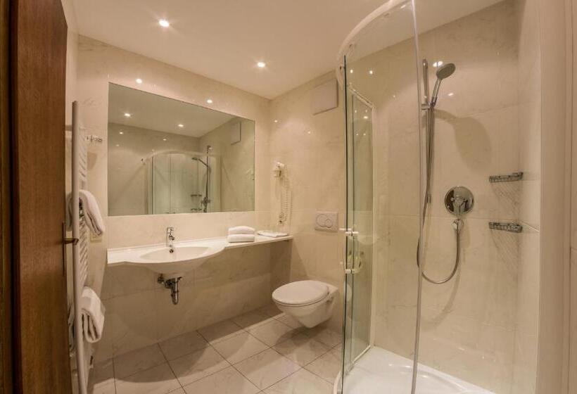 דירת חדר, Residence Emmy