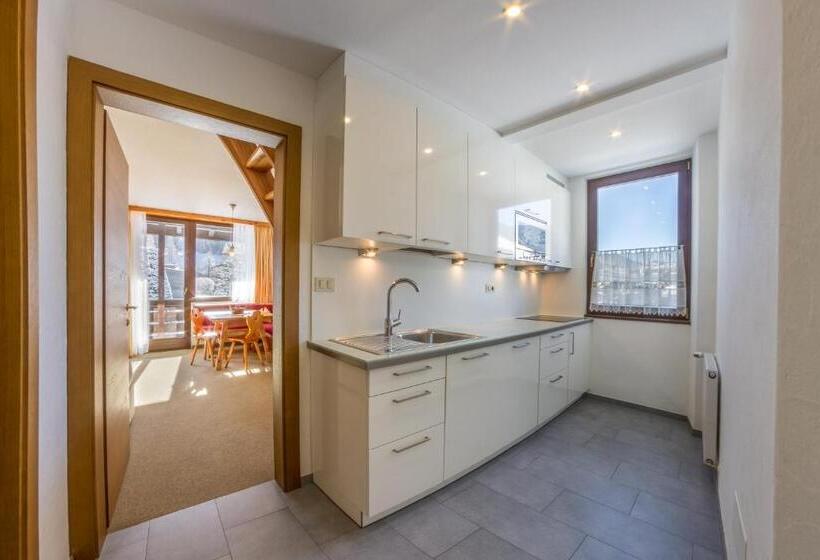 דירת שני חדרים, Residence Emmy