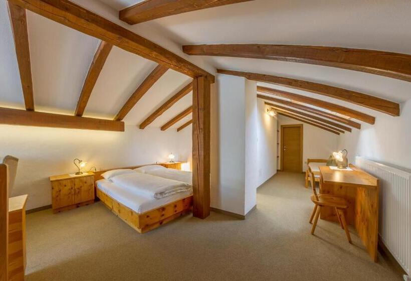 דירת שני חדרים, Residence Emmy