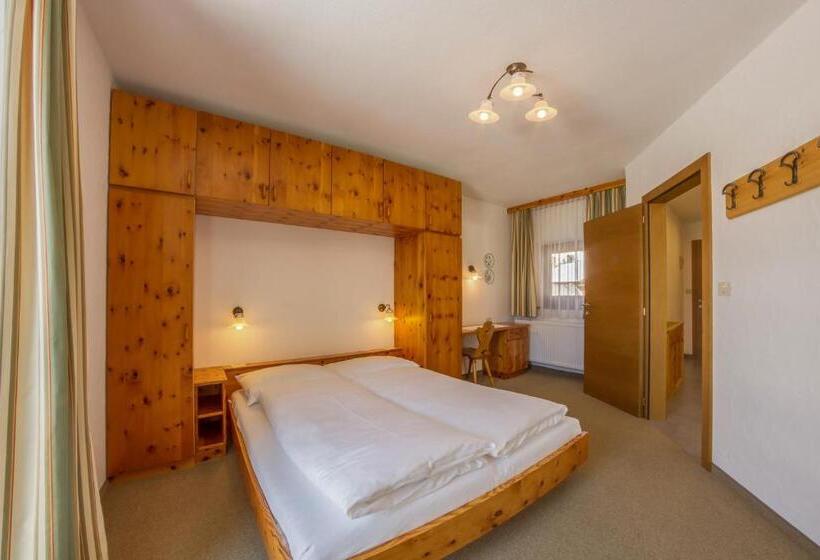 דירת שני חדרים, Residence Emmy