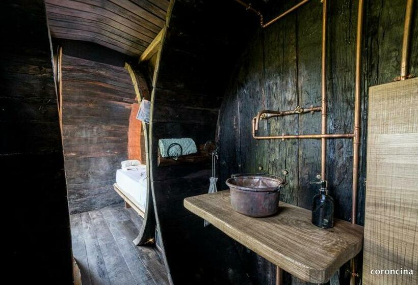 Номер Стандарт Вид на Сад, Coroncina