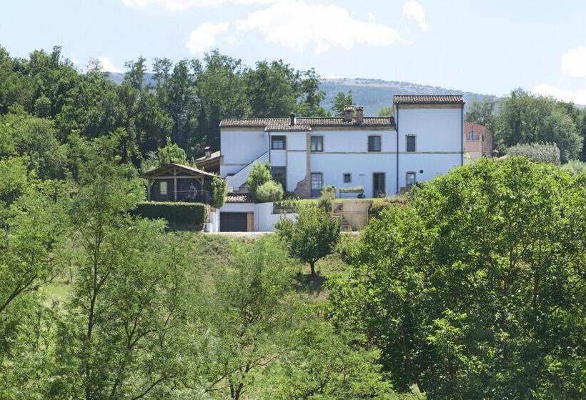 غرفة قياسية مطلّة علي الحديقة, Coroncina