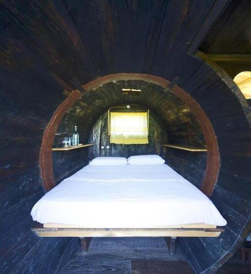 غرفة قياسية مطلّة علي الحديقة, Coroncina