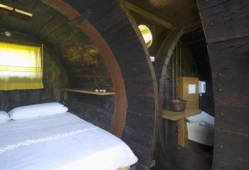 غرفة قياسية مطلّة علي الحديقة, Coroncina