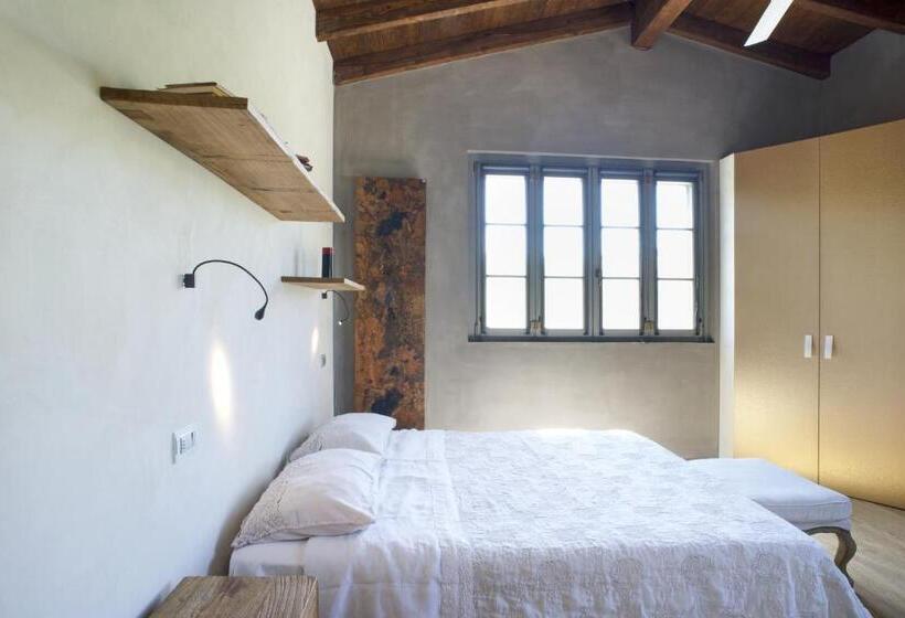 غرفة قياسية مطلّة علي حمام السباحة, Coroncina