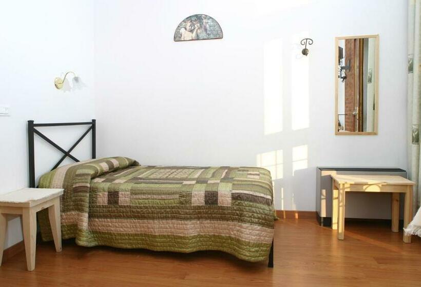 اتاق استاندارد یک نفره, Le Tuie