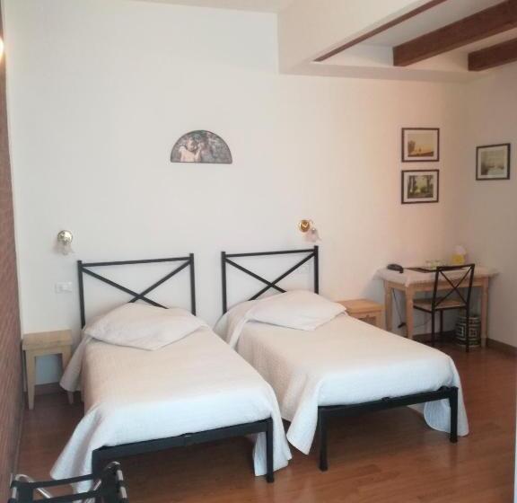 اتاق استاندارد, Le Tuie