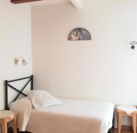 اتاق استاندارد یک نفره, Le Tuie