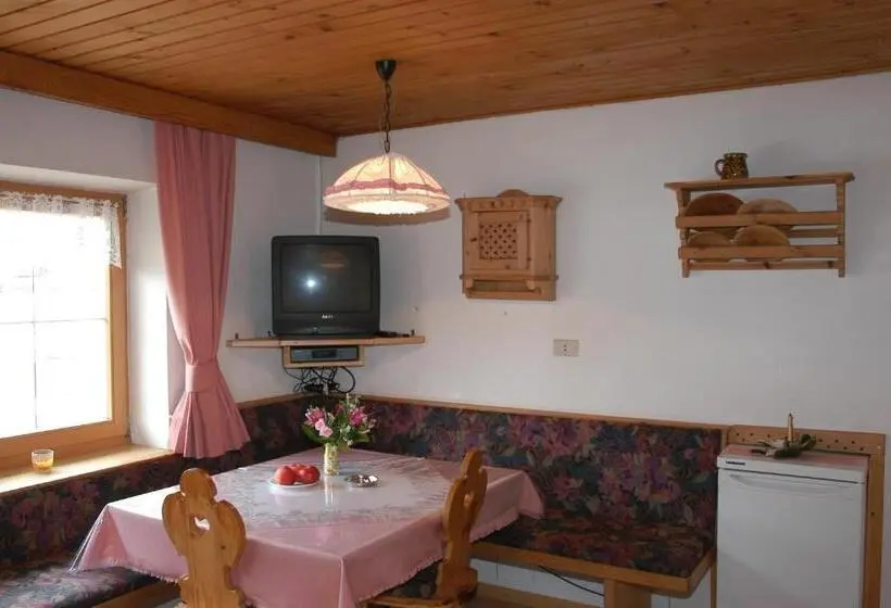 2ベッドルームアパートメント, Oberschoellberghof