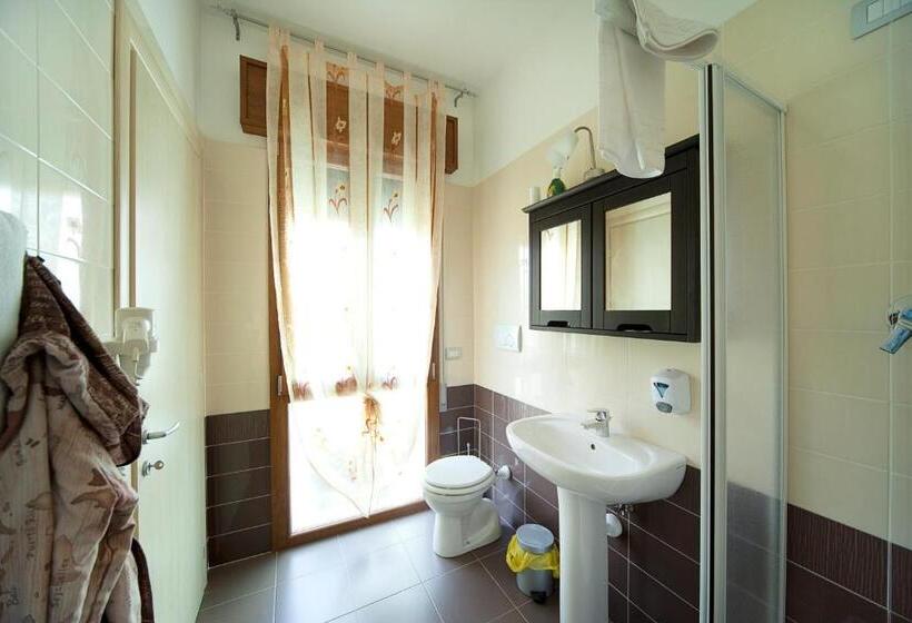 Classic room with balcony, Appartamenti Sottomarina Carla