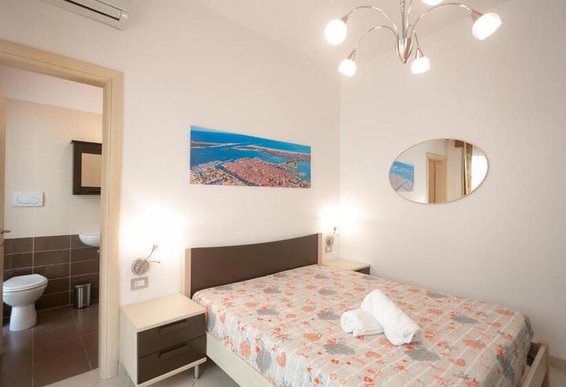 Classic room with balcony, Appartamenti Sottomarina Carla