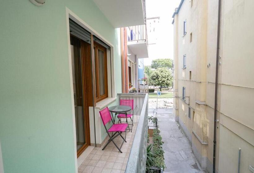 Classic room with balcony, Appartamenti Sottomarina Carla
