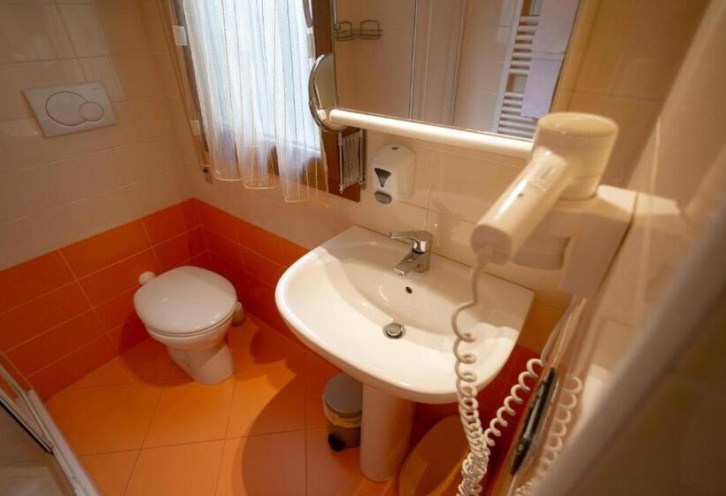 带1个卧室的带阳台的公寓, Appartamenti Sottomarina Carla