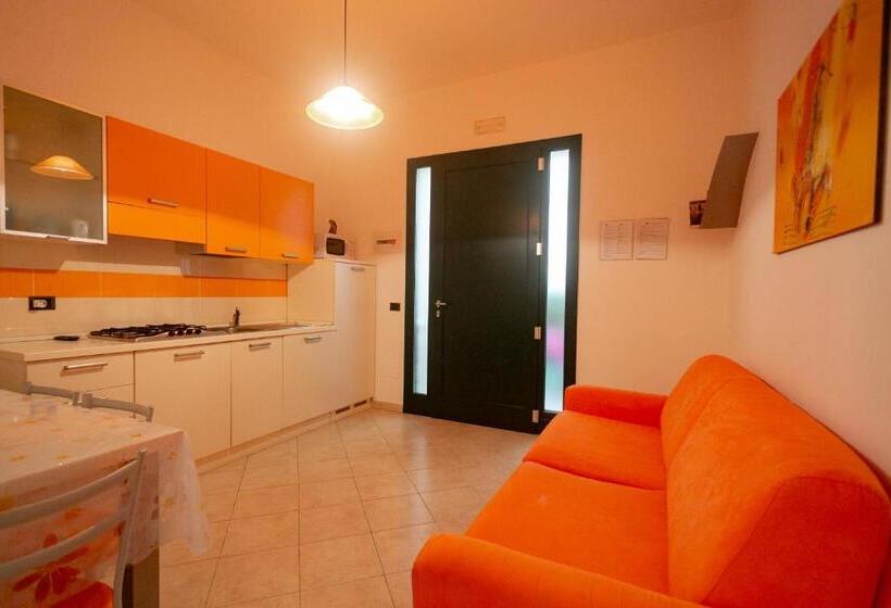 带1个卧室的带阳台的公寓, Appartamenti Sottomarina Carla