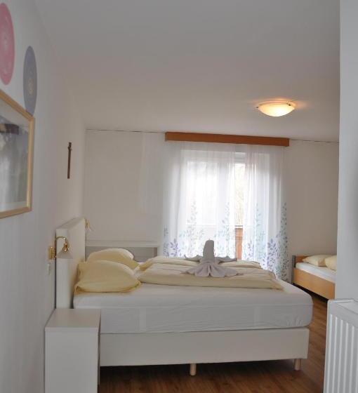 标准间带阳台, Burgfrieden