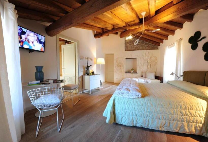 جناح جونيور مطل علي البحيرة, Locanda Al Castelletto