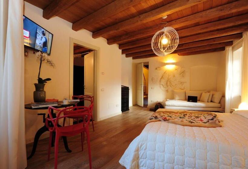 جناح جونيور مطل علي البحيرة, Locanda Al Castelletto