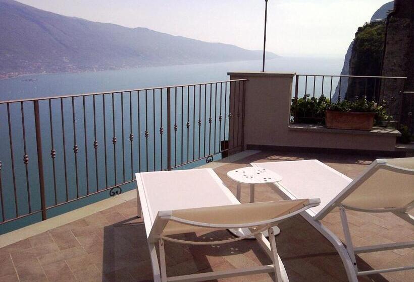 جناح جونيور مطل علي البحيرة, Locanda Al Castelletto