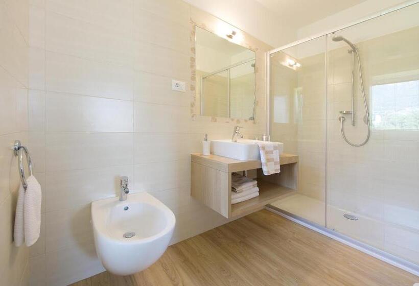 جناح, Pension Etschland