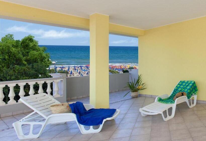 Apartamento 3 Dormitórios, Residence Costa