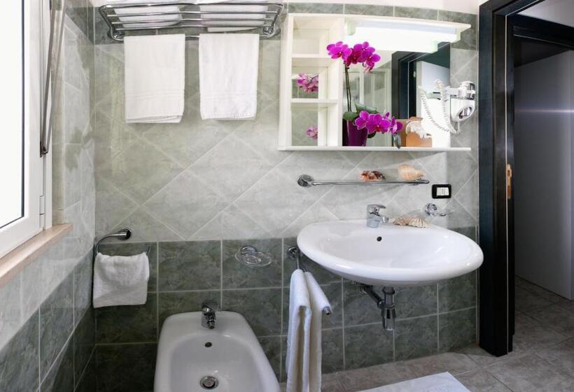 Apartamento 3 Dormitórios, Residence Costa