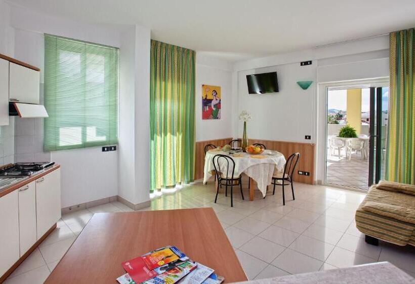 Apartamento 3 Dormitórios, Residence Costa