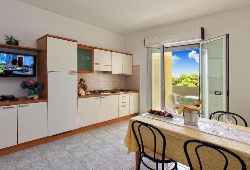 Apartamento 2 Dormitórios, Residence Costa