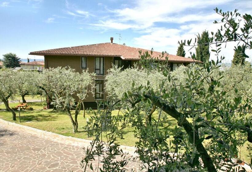 דירת שלושה חדרים, Residence Uliveto