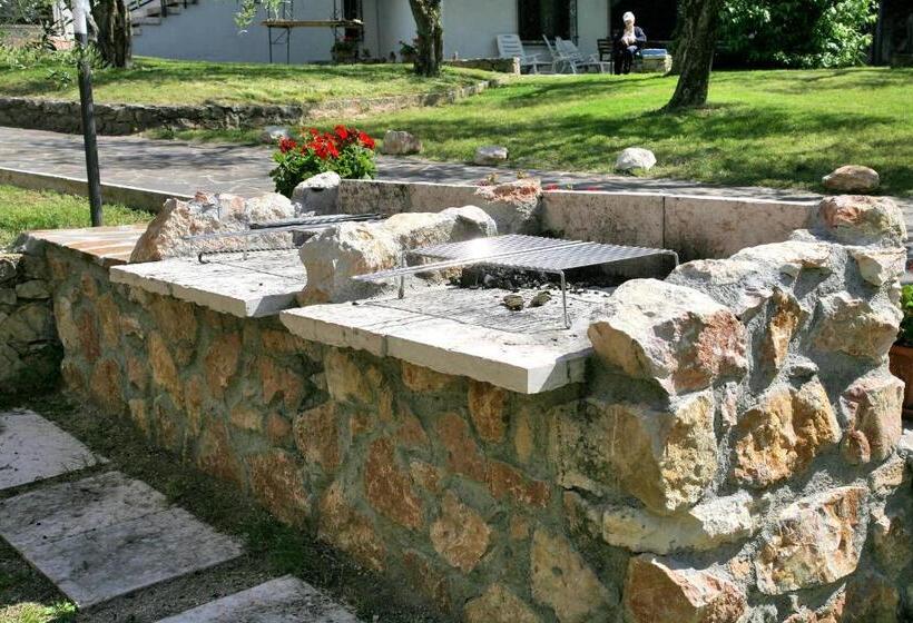 דירת שלושה חדרים, Residence Uliveto