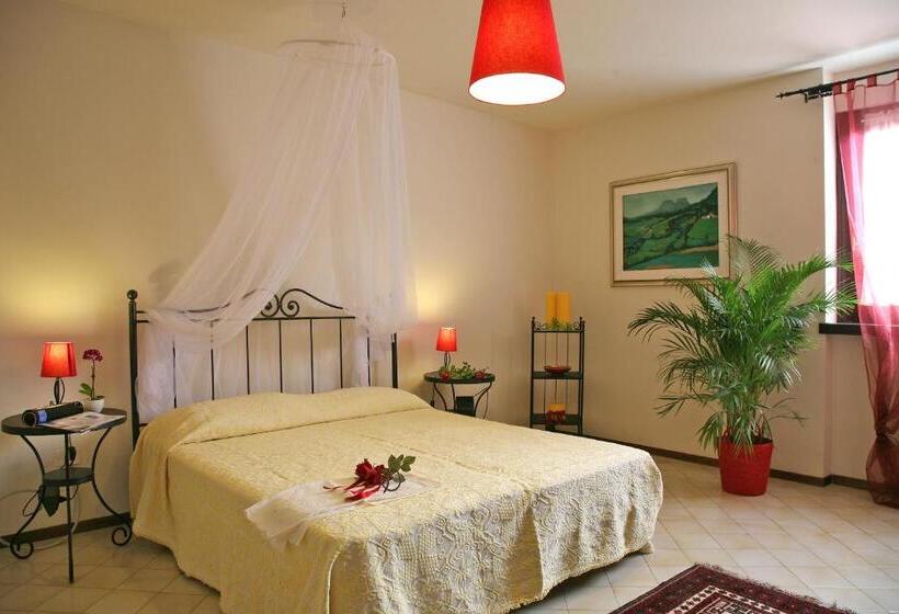 דירת שלושה חדרים, Residence Uliveto