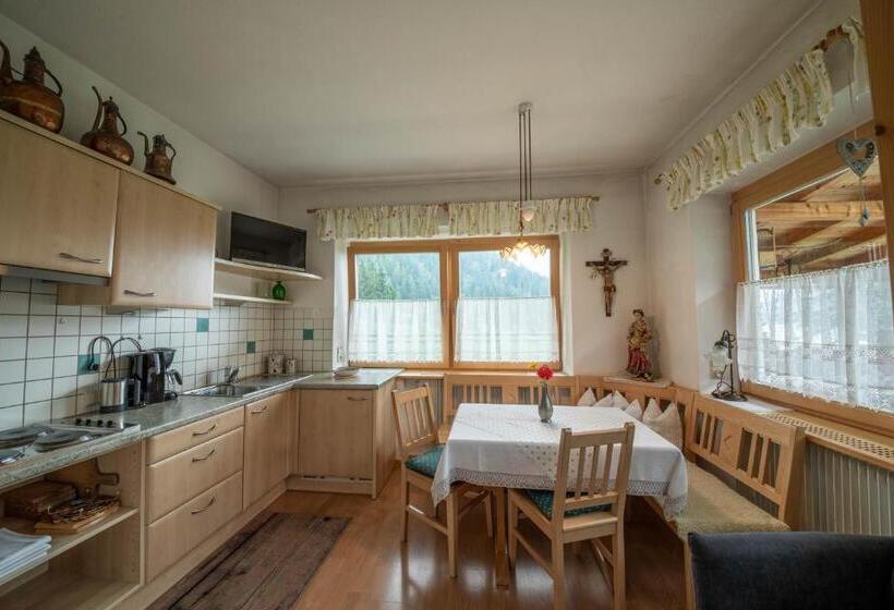 דירת חדר, Haus Adlerhorst