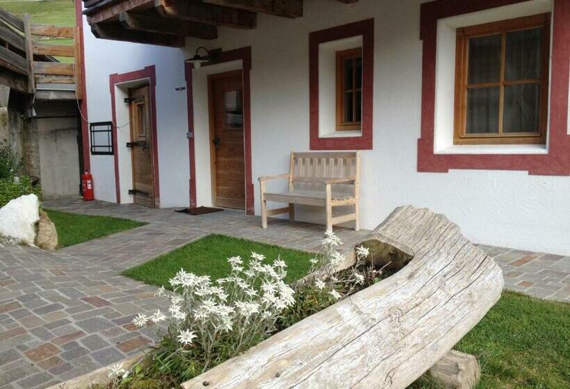 1 Sovrums Lägenhet, Agriturismo Maso Larciunei