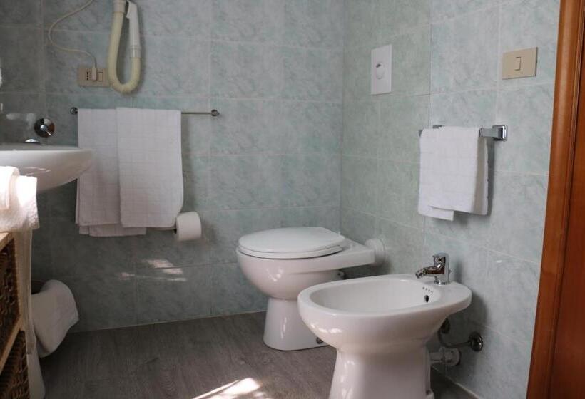 스탠다드 방갈로, Albergo Biscotti