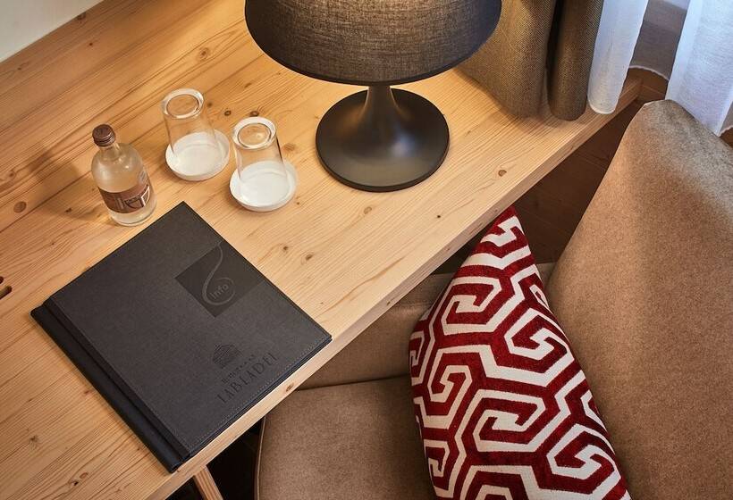 Номер Deluxe, Tabladel