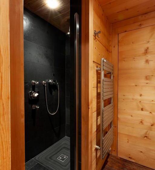 غرفة دوبلكس, Nei Y Suredl Nevesole