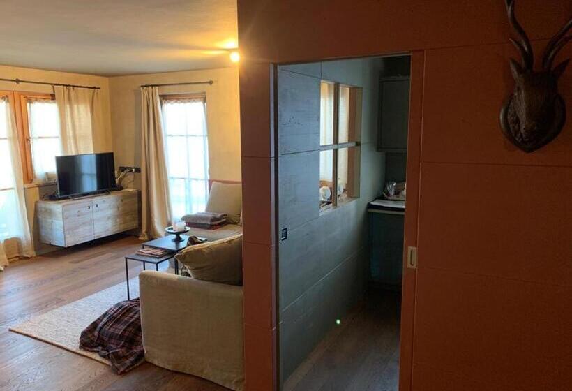 شقة غرفة واحدة, Nei Y Suredl Nevesole