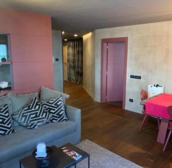 شقة غرفة واحدة, Nei Y Suredl Nevesole