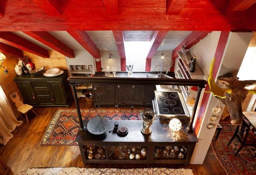 غرفة دوبلكس, Nei Y Suredl Nevesole