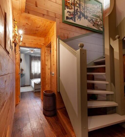 غرفة دوبلكس, Nei Y Suredl Nevesole