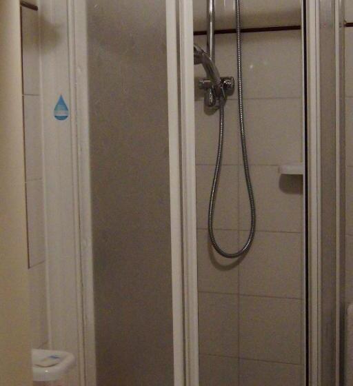 غرفة قياسية ثلاثية, Il Pozzo Della Citerna