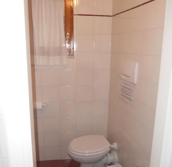 غرفة قياسية ثلاثية, Il Pozzo Della Citerna