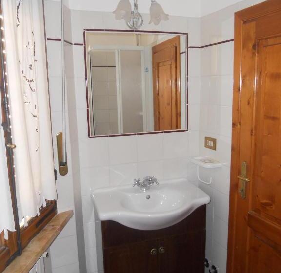 غرفة قياسية ثلاثية, Il Pozzo Della Citerna