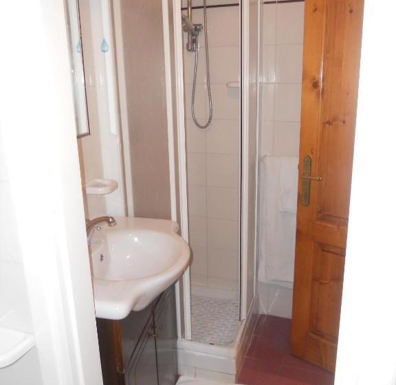 غرفة قياسية ثلاثية, Il Pozzo Della Citerna